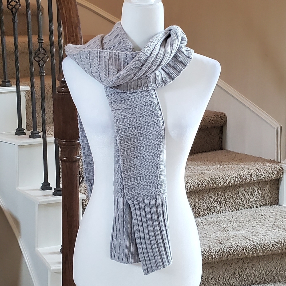UGG Scarf in Light Grey